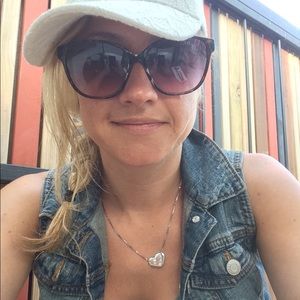 Meet your Posher, Kara